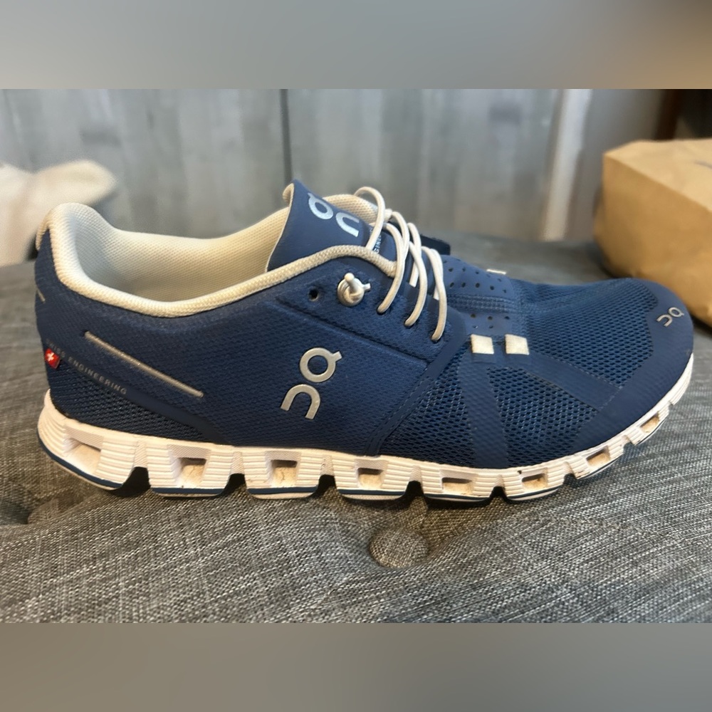 OC on cloud sneaker size 8